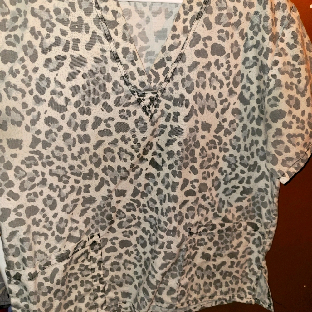 Scrub top